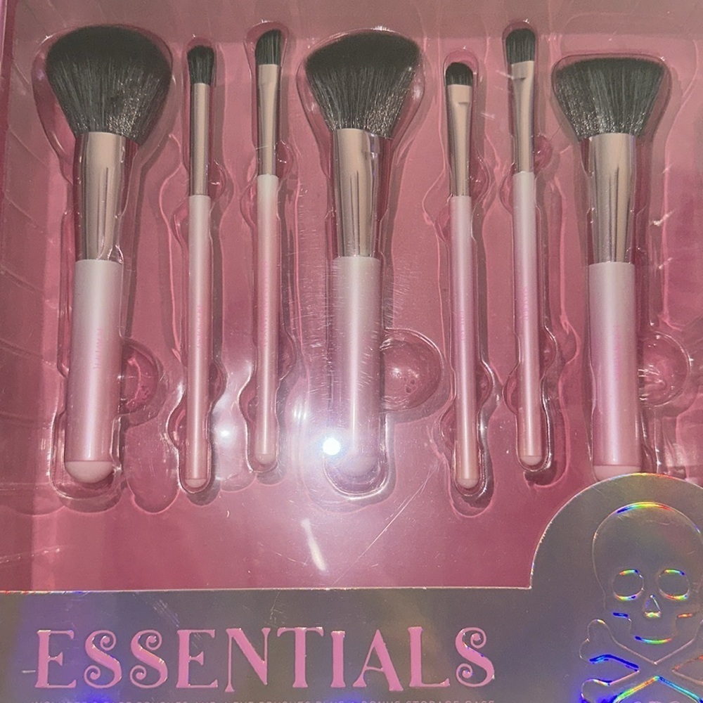 Essentials Collection Pink Skull Halloween Theme 8 Piece Makeup Brush Set w/ Bag - Picture 4 of 14